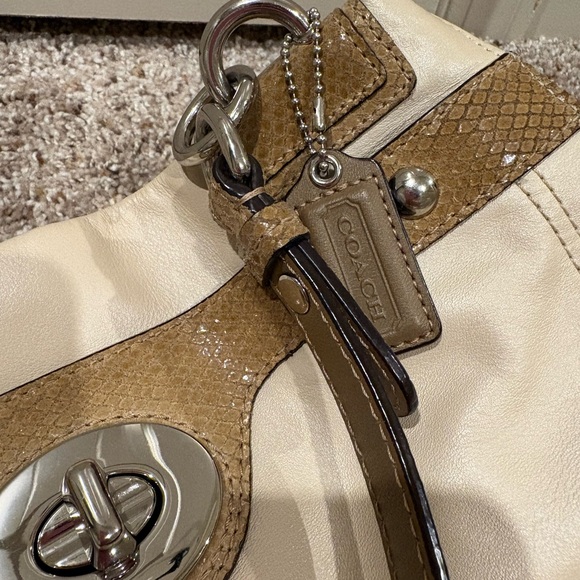 Coach Penelope Leather Carryall/Shoulder Tote And Matching Wallet! - Picture 12 of 16